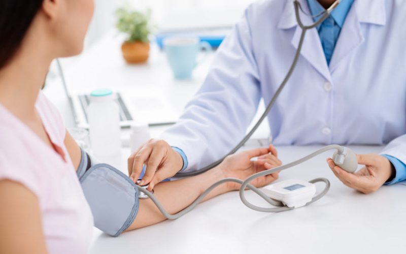 Khám sức khỏe cho lao động nữ