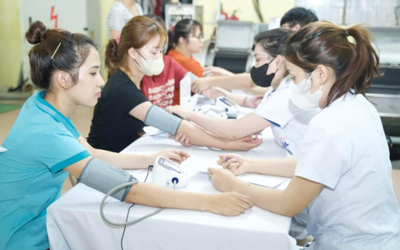 Khám sức khỏe cho lao động nữ