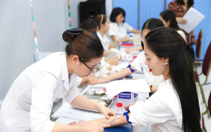 Khám sức khỏe cho lao động nữ